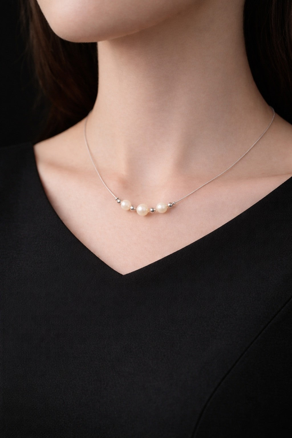 Pearl Floating Wire Necklace – Silver Tone