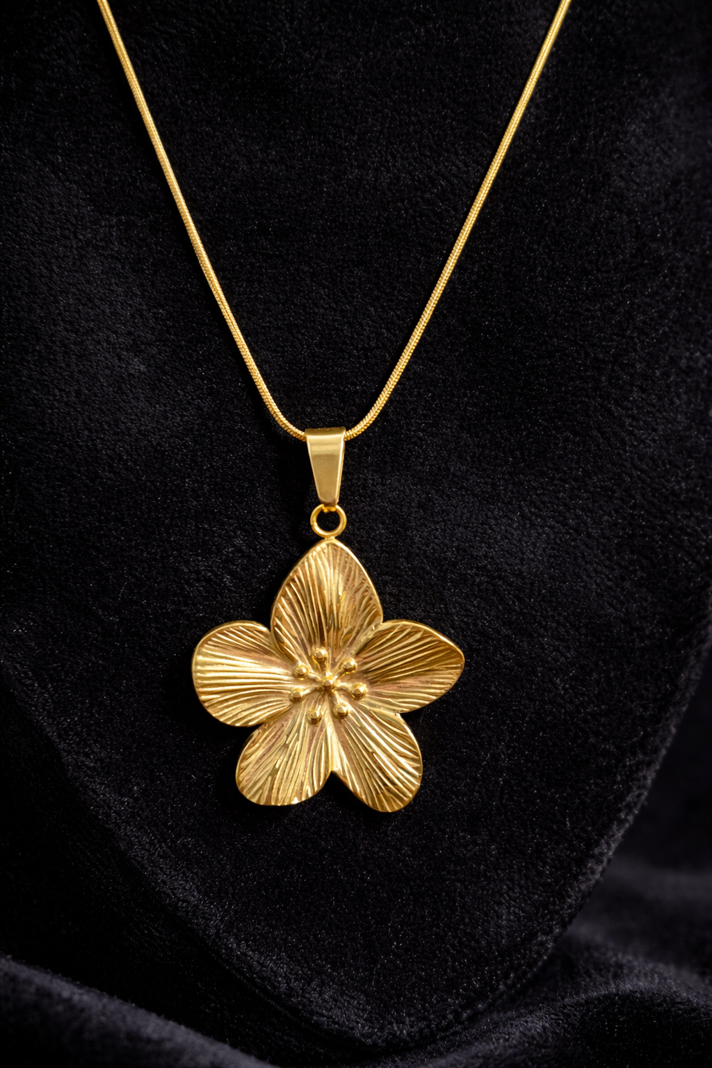 Floral Shine Necklace