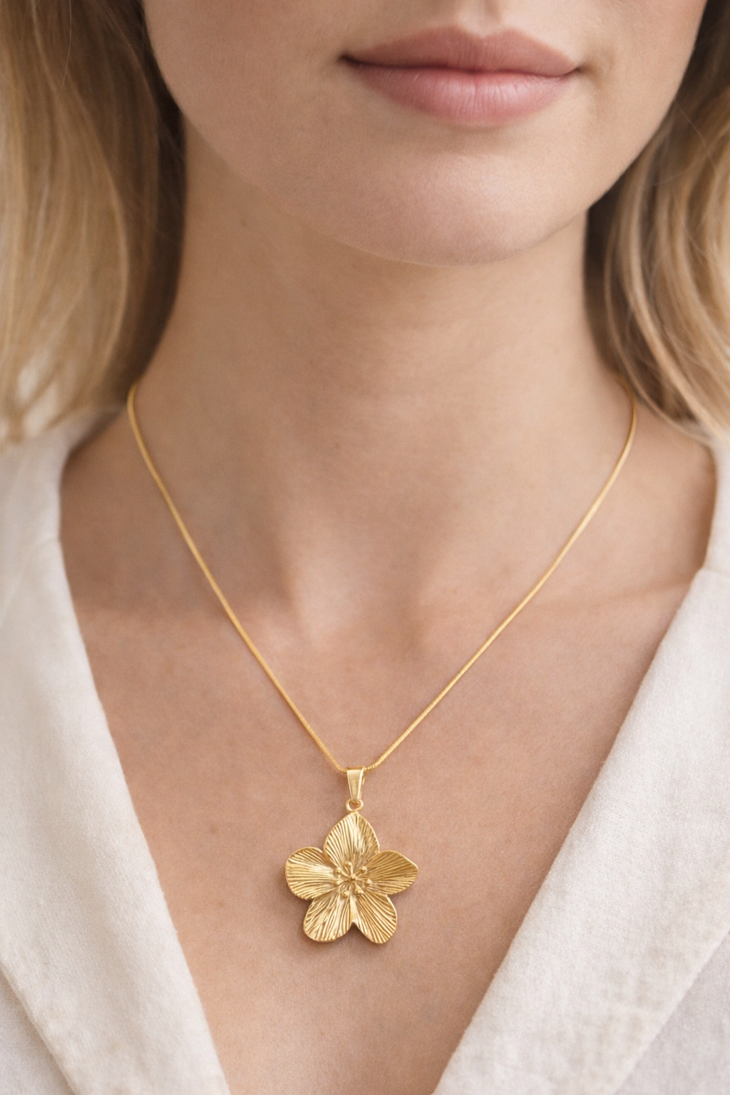 Floral Shine Necklace